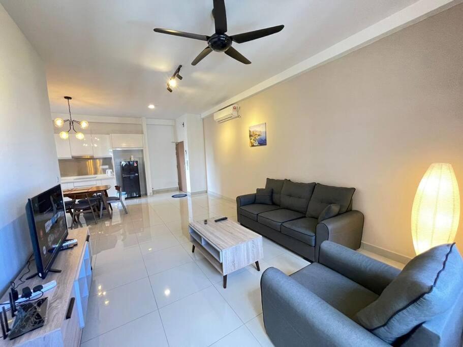 Meridin Medini By Wp Homestay Нусаяя Екстер'єр фото