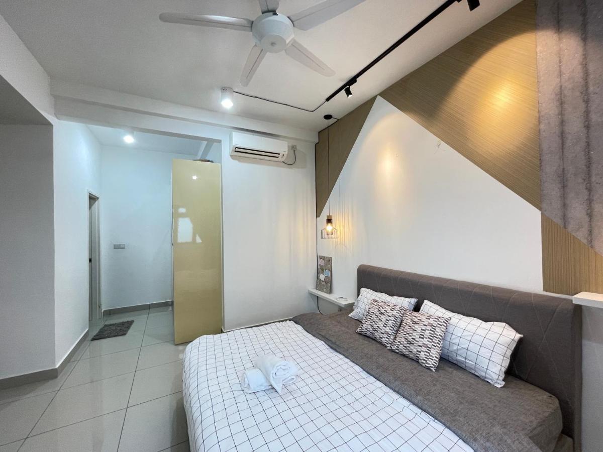 Meridin Medini By Wp Homestay Нусаяя Екстер'єр фото