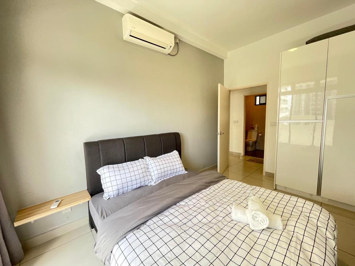 Meridin Medini By Wp Homestay Нусаяя Екстер'єр фото