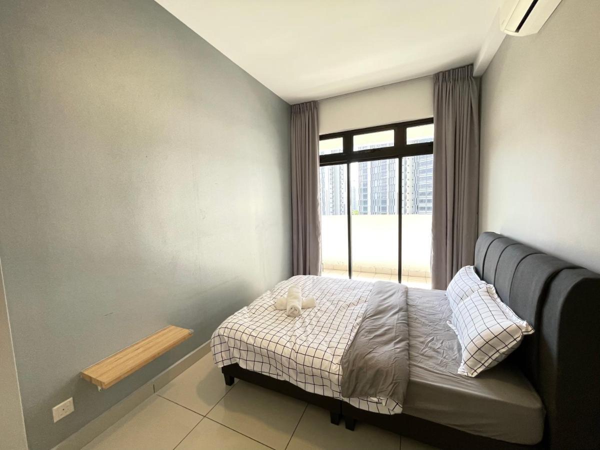 Meridin Medini By Wp Homestay Нусаяя Екстер'єр фото