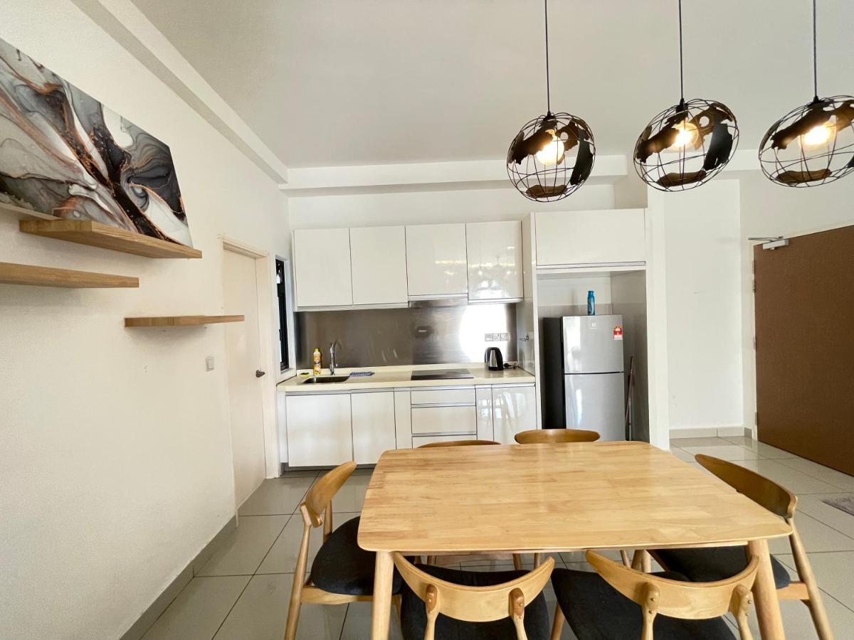 Meridin Medini By Wp Homestay Нусаяя Екстер'єр фото