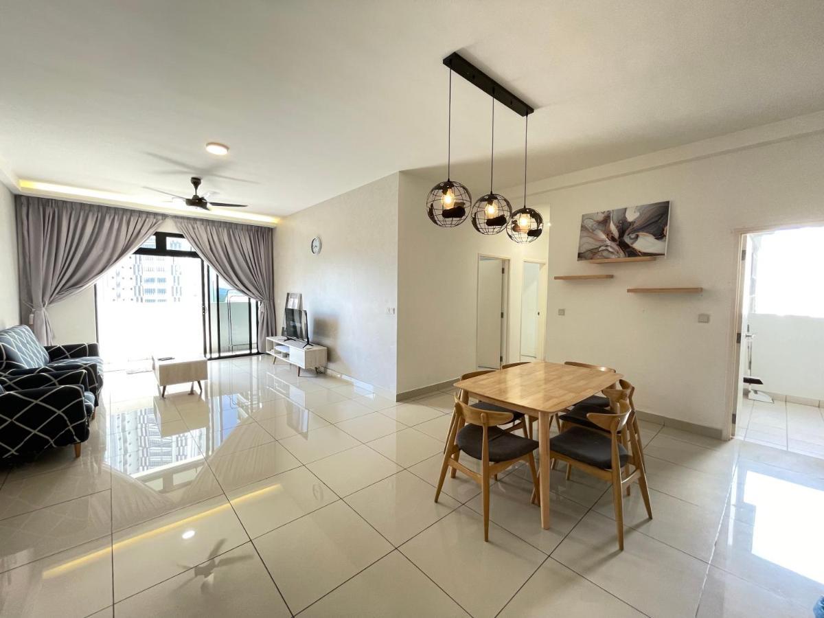 Meridin Medini By Wp Homestay Нусаяя Екстер'єр фото