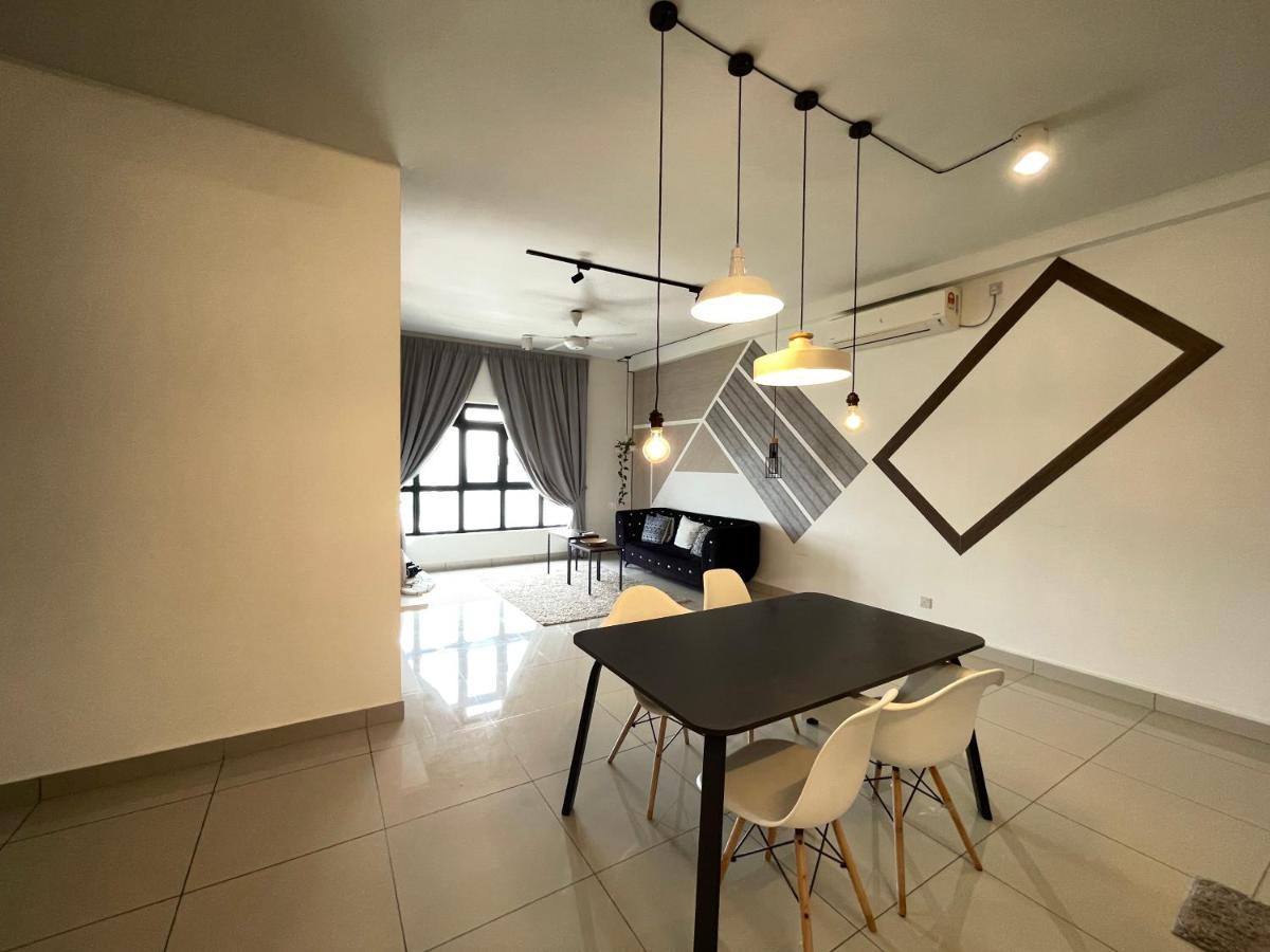 Meridin Medini By Wp Homestay Нусаяя Екстер'єр фото