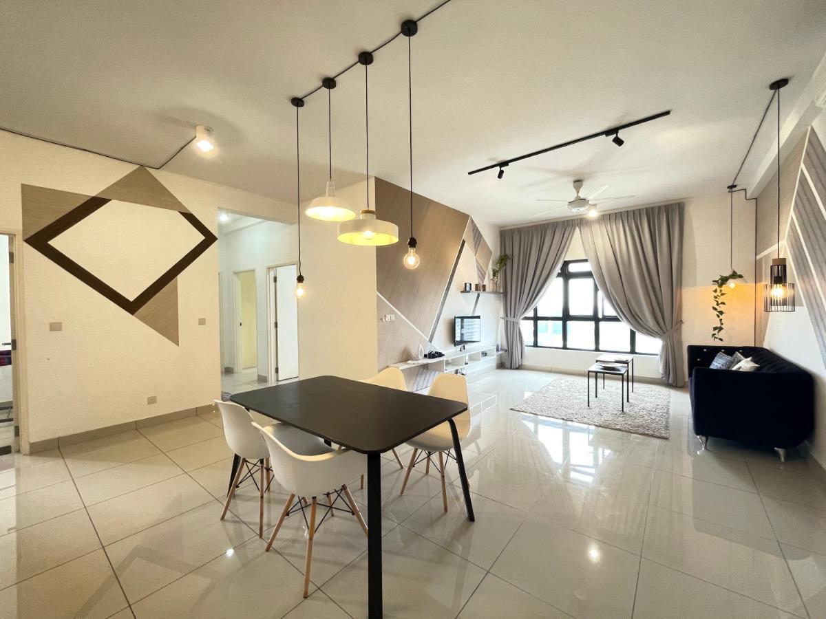 Meridin Medini By Wp Homestay Нусаяя Екстер'єр фото